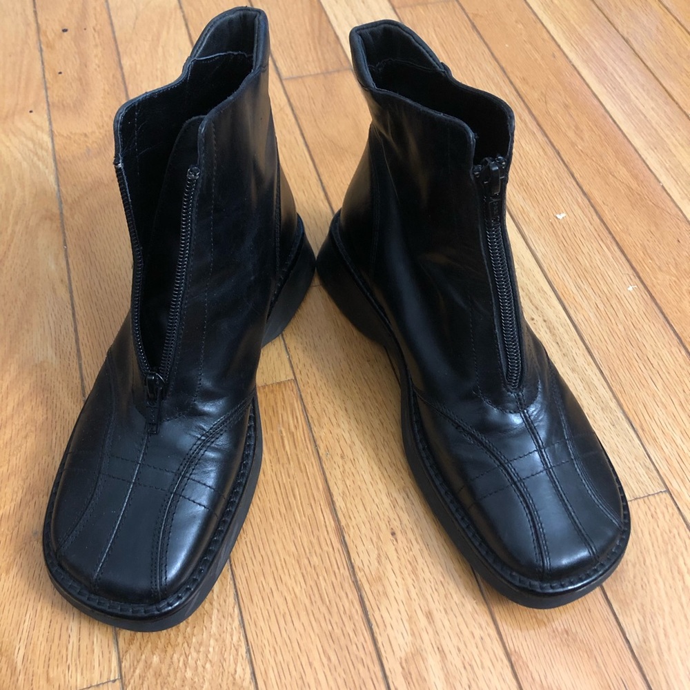 Elle - Black Ankle Boot - size 5